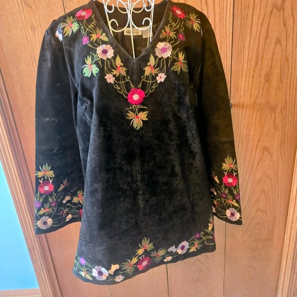 Newport News Jackets & Blazers - Newport News Vintage Black Suede Embroidered Pullover Size 12 90s Boho EUC